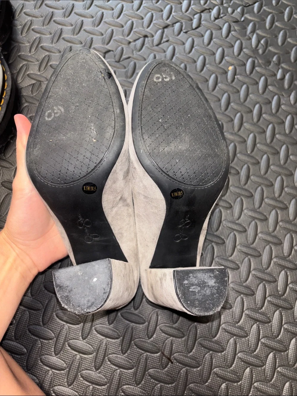 Jessica Simpson Light Gray Suede Round-Toe Pumps